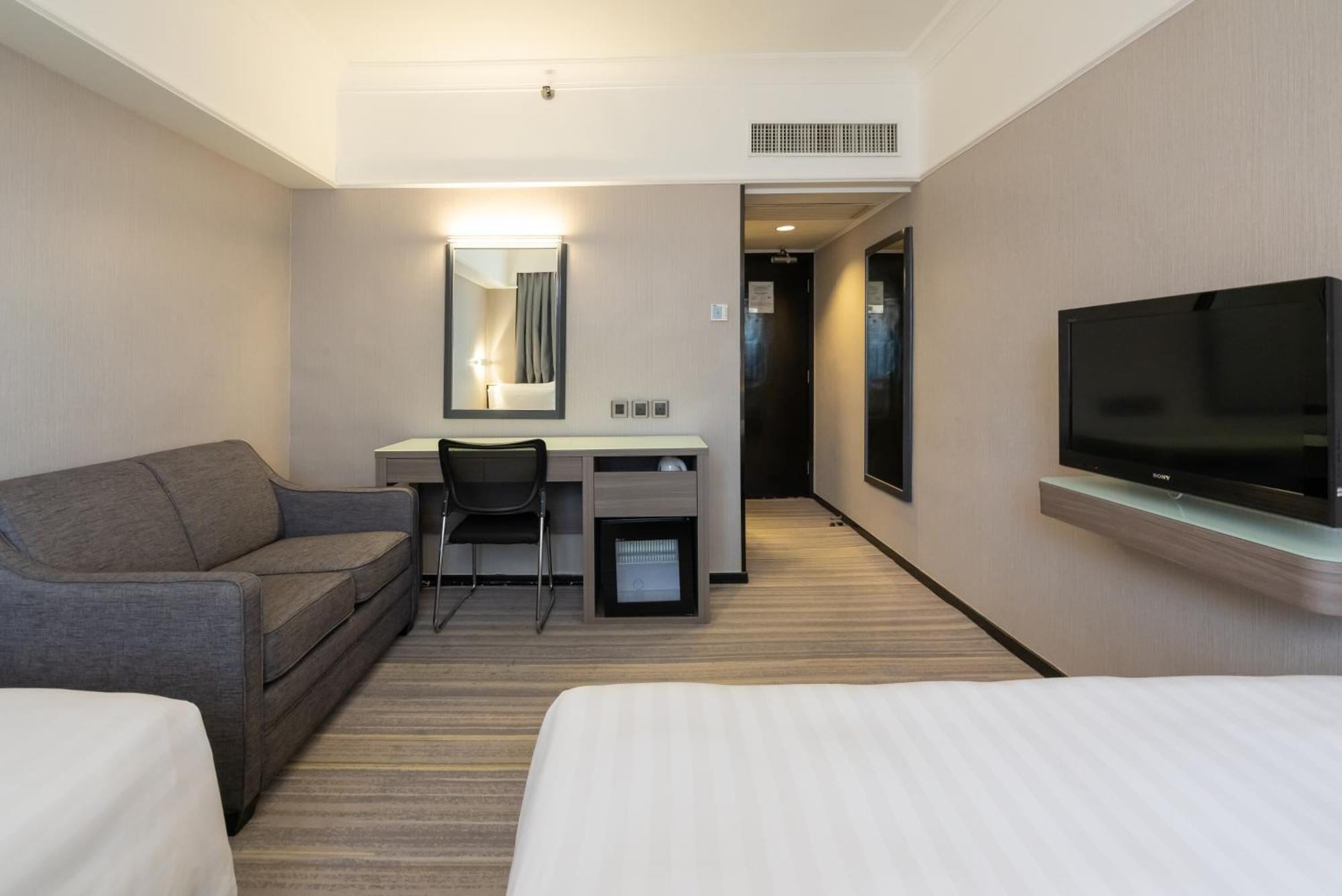 โรงแรมแพนด้า 4*